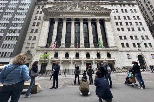 Акции сегодня: Уолл-стрит поднимается, чтобы вернуть большую часть убытков за неделю